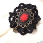 Brosa martisor cu trandafir rosu