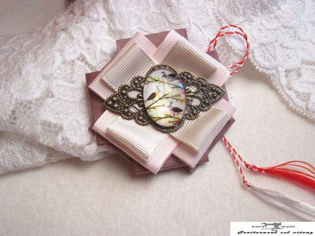 Brosa martisor cu element vintage