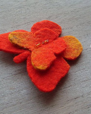 Broșă Red Wings