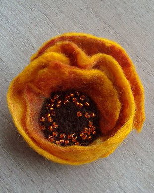 Broșă floare