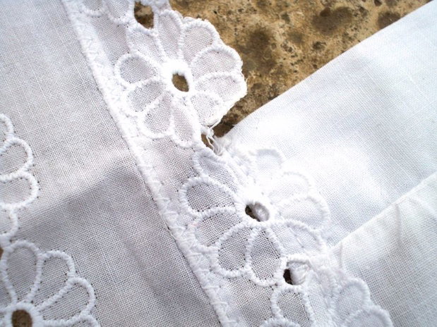 Broderie alba