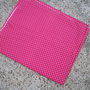 Material textil roz cu buline albe