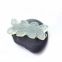 Conector cu calcedonie sculptata sub forma de frunza - nuante de  mint pal