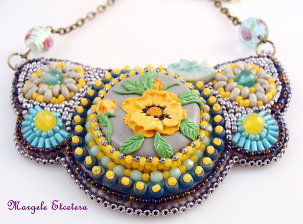 Colier unicat cu motive florale, Colier broderie margele si pietre semipretioase