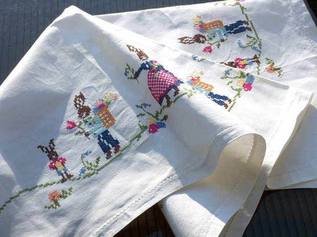 Broderie cu iepurasi