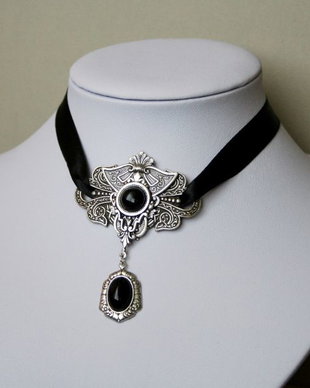 Gothic choker