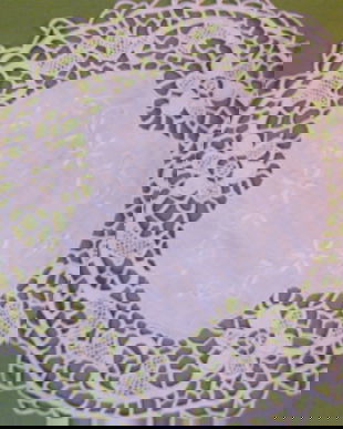 Mileu dantelat cu broderie