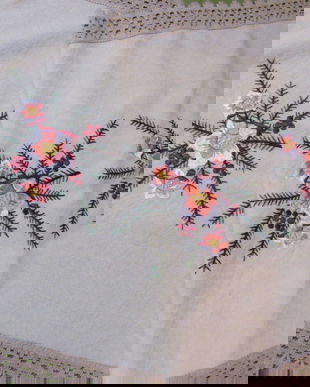 Fata de masa brodata