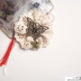Brosa martisor cu dantela si fluturi
