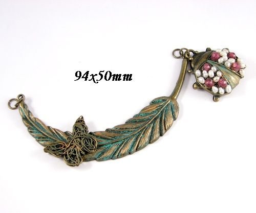 6638 - Pandantiv, aliaj metalic bronz, patina de oxidare verdigris, fluture, gargarita