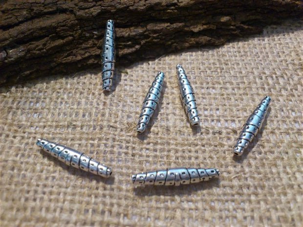 Margele metalice argintii,distantiere fusiforme  26x5mm  (SALAK 188)