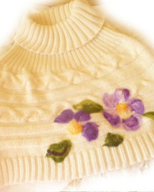 Poncho, capalet tricotat cu aplicatie de flori de lana si matase naturala impaslite