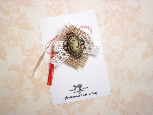 Brosa martisor cu aspect vintage