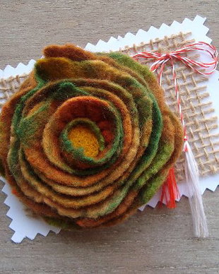 Broșă floare