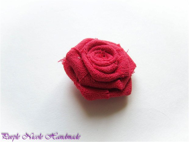 Trandafir - brosa trandafir rosu
