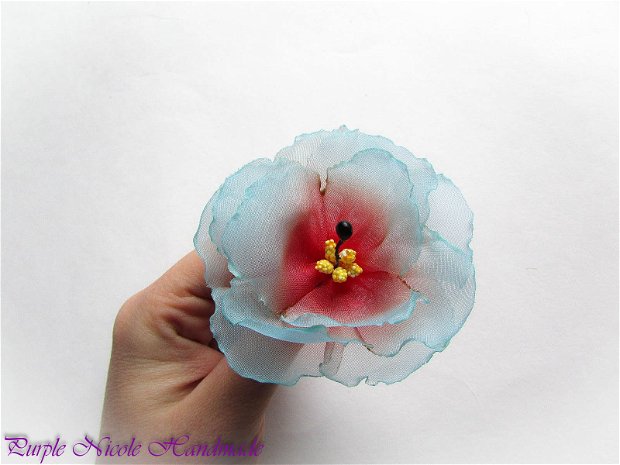 Lee - brosa floare orientala