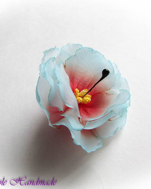 Lee - brosa floare orientala