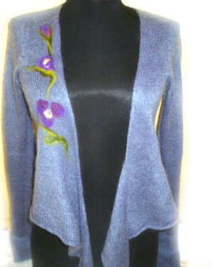 Cardigan,tricotat di fir subtire de mohair cu aplicatie de flori de lana si matase naturala impaslite