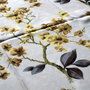Material textil cu imprimeuri florale