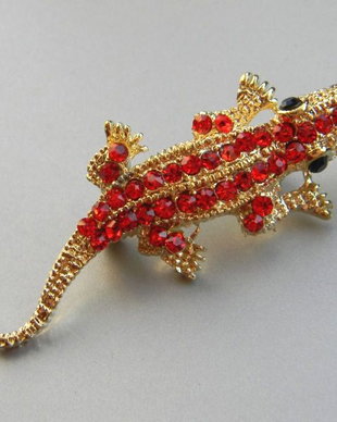 Brosa "crocodil" cu cristale
