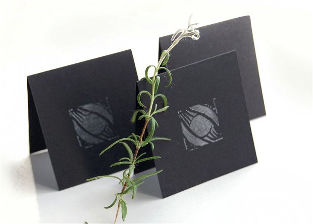 Cartonase cu  deschidere - Negru cu stampila Ochi stilizat gri sidefat