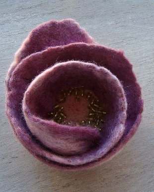 Broșă Pink Lily