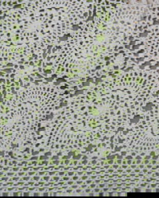 Fata de masa din rozete