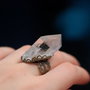 Midnight Nostalgia - Inel Quartz crystal point cu fatetele originale  prins pe o baza bronz filigranata