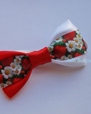 Mini papion-martisor cu margarete si capsuni