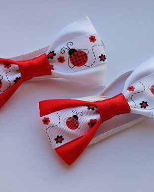 Mini papion-martisor cu mamarute sidefate