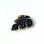 Conector cu sardonyx sculptat  sub forma de frunza in rama argintata