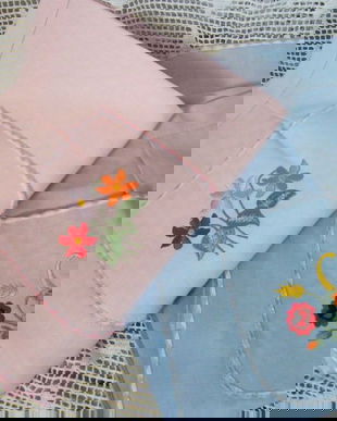 Sortulet roz cu broderie