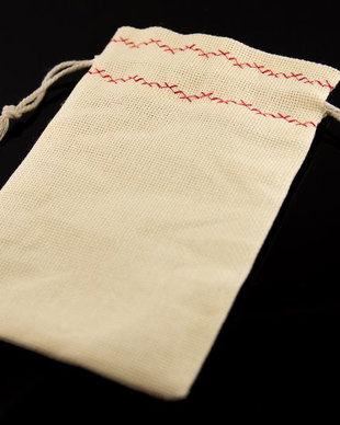 Saculeti din panza de sac crem-galbui, cusatura decorativa, 15.5x10cm