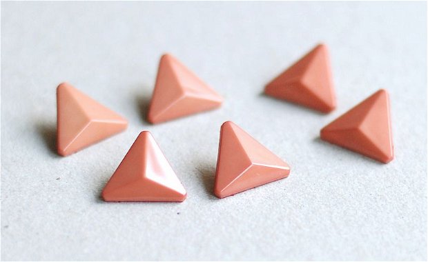 Set 10 buc nasturi vintage nude - geometrici - Piramida/ triunghiulari  din acril