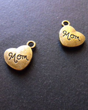 PANDANTIV INIMIOARA '' MOM'' - 18 X 14 MM