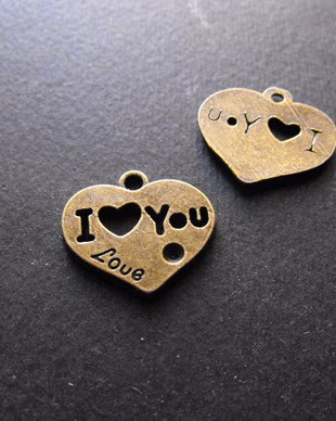 PANDANTIV BRONZ - INIMA '' LOVE'' - 21 X 19 MM