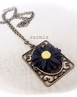 Pandantiv cu cabochon floare