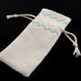 Saculeti material textil, cusatura decorativa albastra, 10.5x4.5cm
