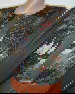 Rochie cu peisaj campenesc pe bust