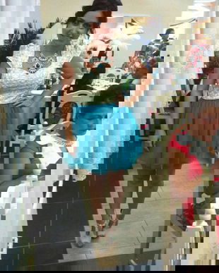 Rochita eleganta cu spatele decupat.