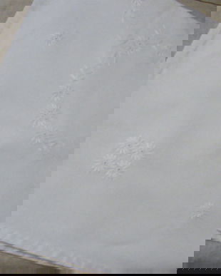 Fata de masa brodata