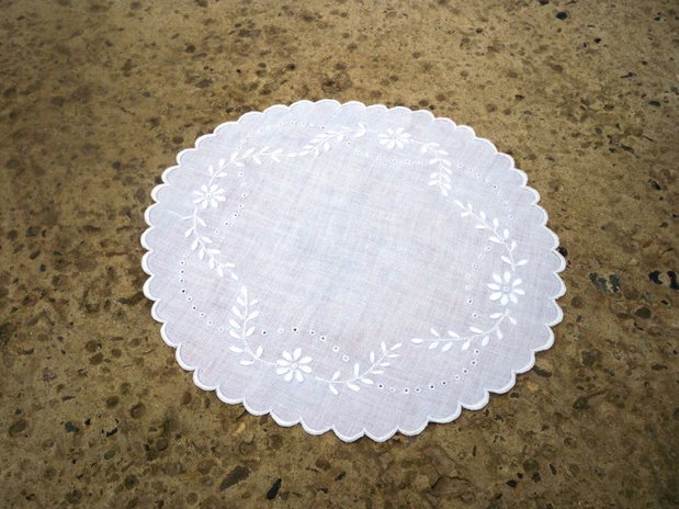 Broderie alba
