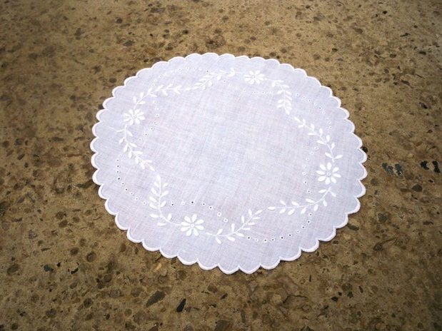 Broderie alba
