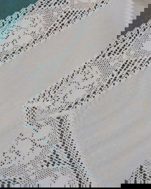 Fata de masa rustica cu dantela