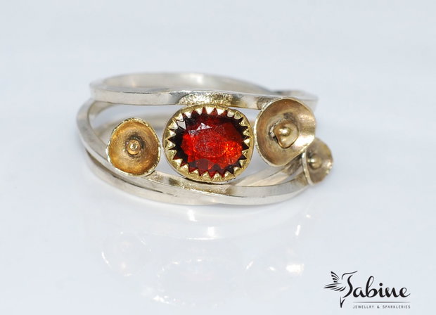 Inel argint 925 cu granat, placat selectiv cu aur 24K