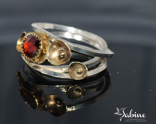 Inel argint 925 cu granat, placat selectiv cu aur 24K