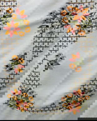 Fata de masa brodata