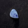 Cabochon moonstone natural cu irizatii albastre