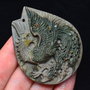 7819 - Pasarea Phoenix / Bennu, pandantiv jasp ribbon sculptat, 59x52x12mm
