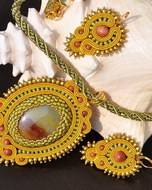 Set pandantiv si cercei soutache cu agat si piatra soarelui